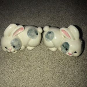 Vintage Enesco Japan Easter Bunny Rabbits Salt and Pepper Shakers‎
